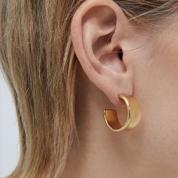 Jenny Bird Ora Hoop Earrings - Gold - Picture 1 of 8